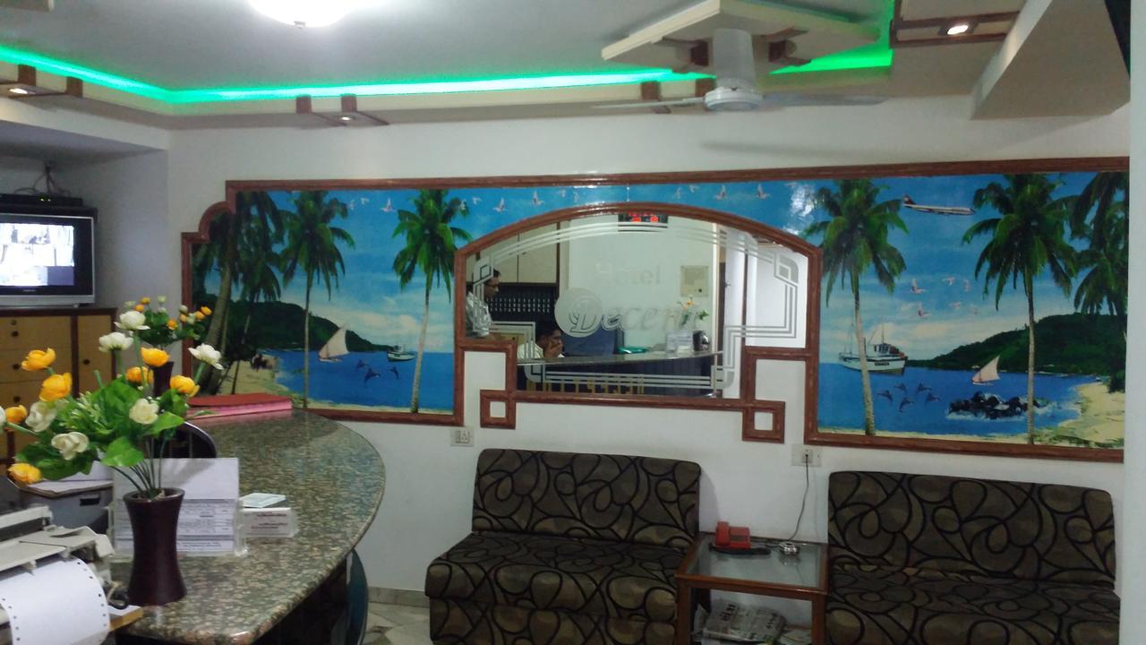 Hotel Decent Surate Extérieur photo